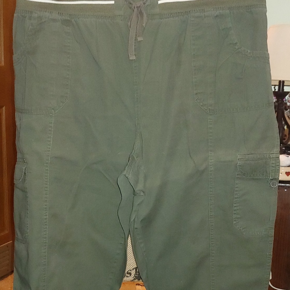Bugle Boy Capris